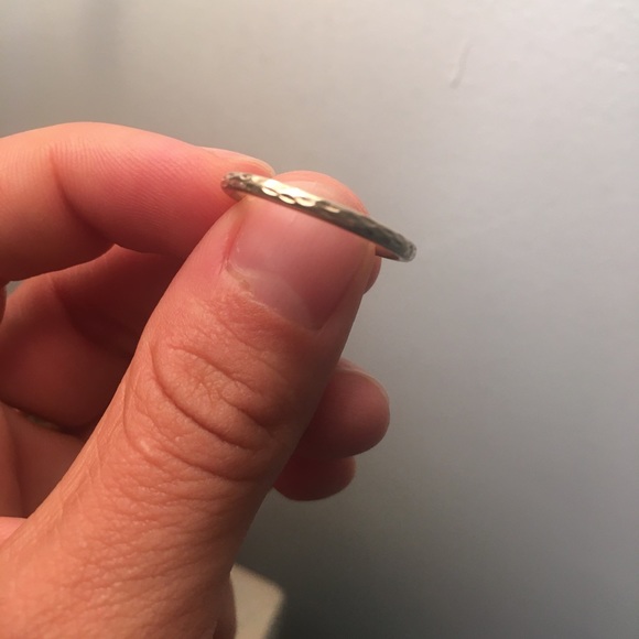 14k Stamped hammered gold ring - Picture 7 of 8